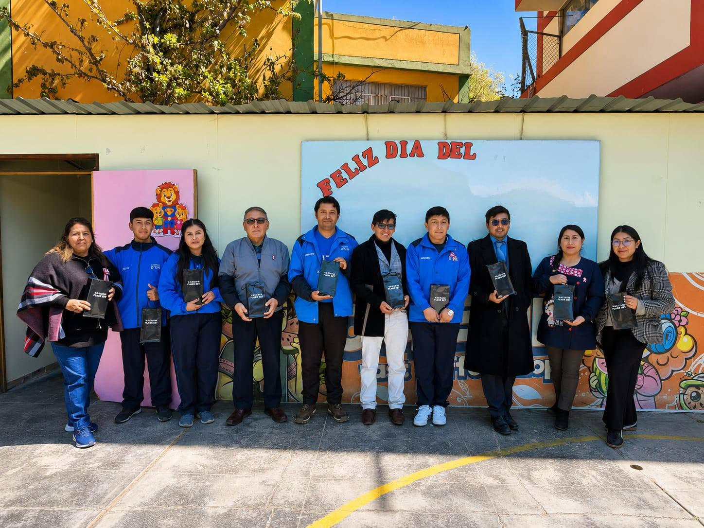 Comunidad D'UNI celebrando en una actividad institucional